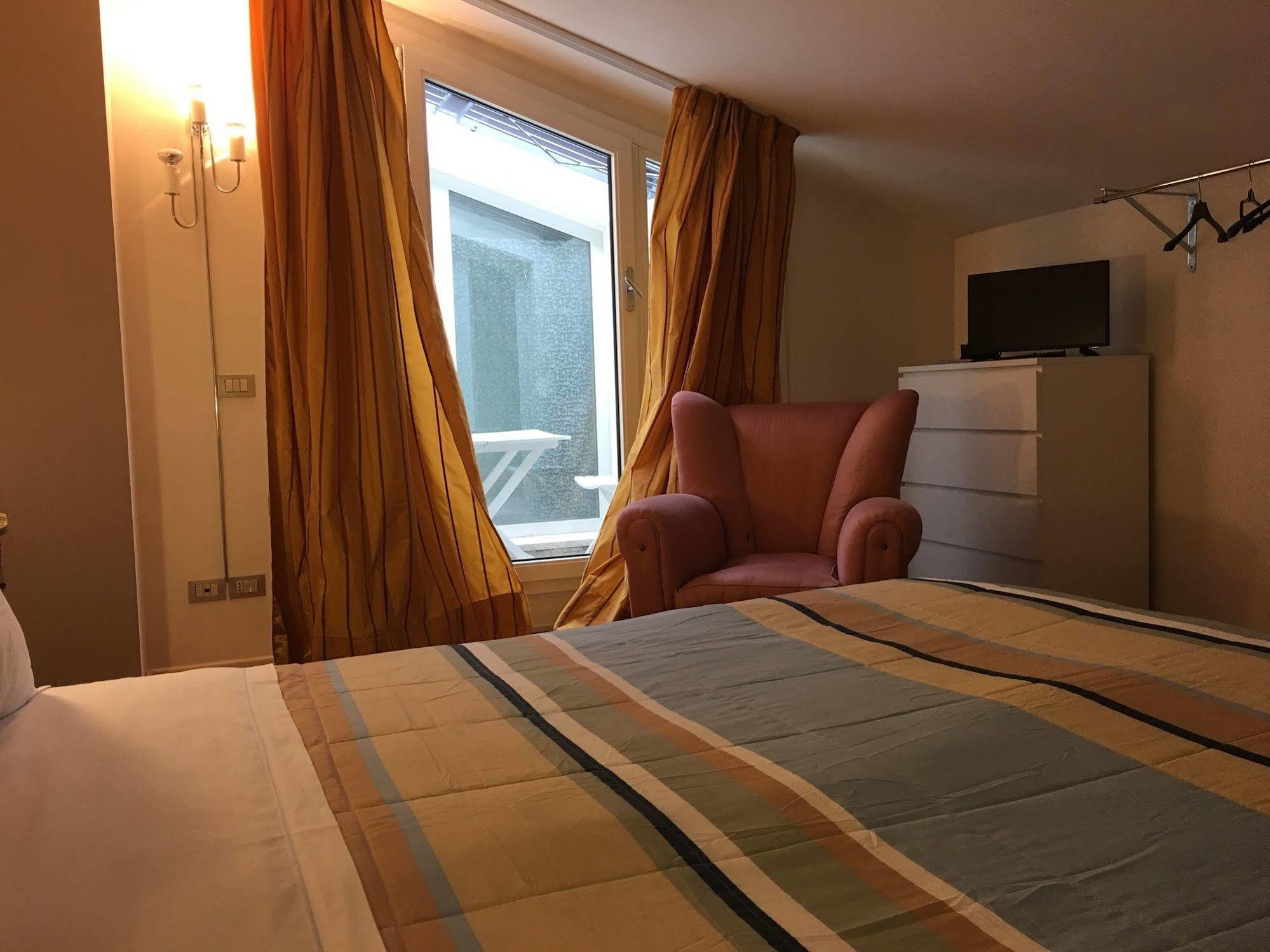 Domus Nova Residenza Il B&B Mantoue Extérieur photo