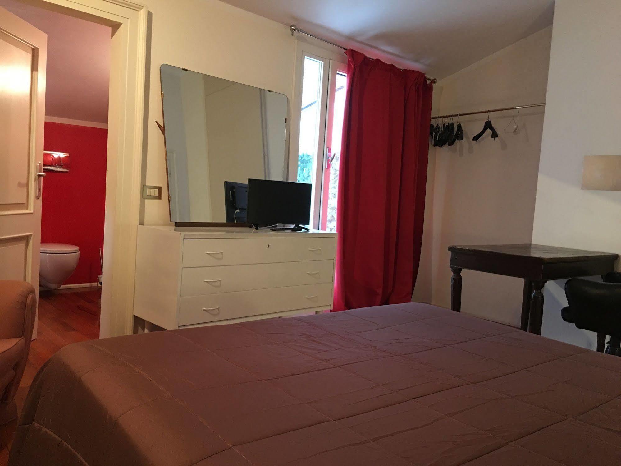 Domus Nova Residenza Il B&B Mantoue Extérieur photo