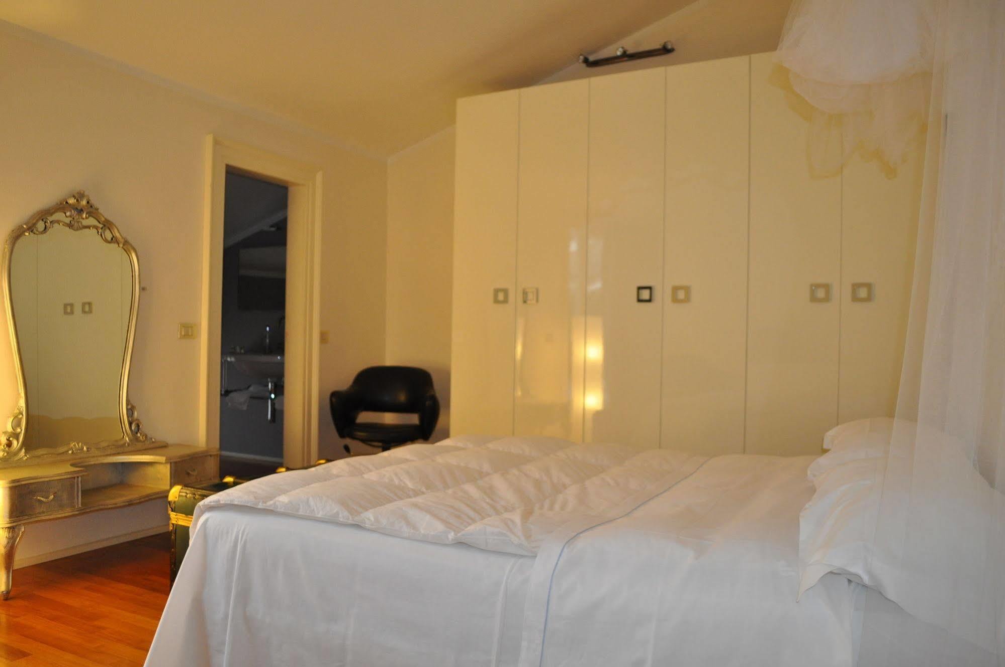 Domus Nova Residenza Il B&B Mantoue Extérieur photo